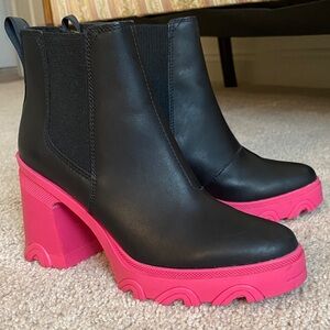 Sorel Black and Pink Women's Boots 8.5